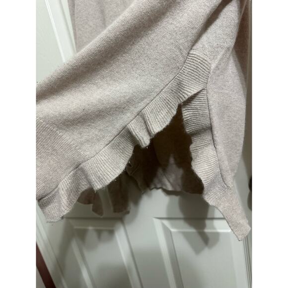 Autumn Cashmere women's oatmeal ruffled slit hem sweater size Medium - Picture 2 of 6